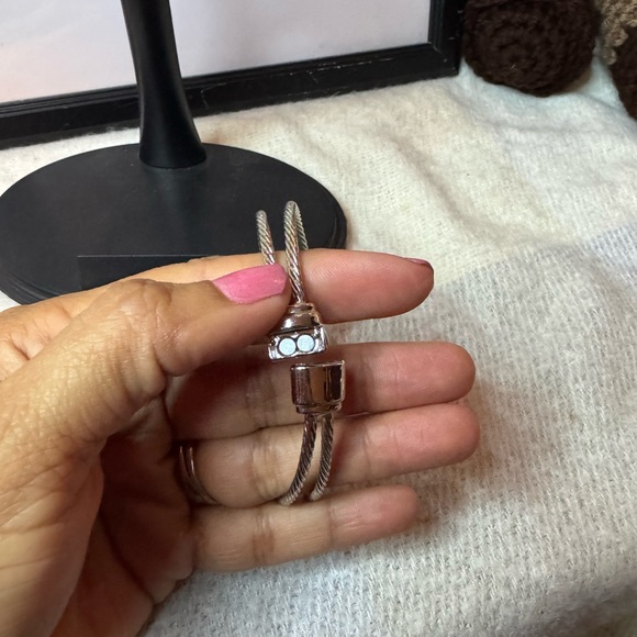 Elegant Gold and Silver Bracelet - Picture 5 of 5